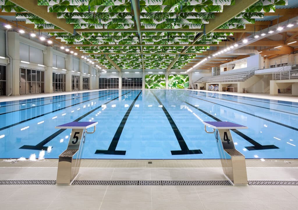 plafond panelen zwembad - akoestiek zwembad verbeteren met Pool Sound Absorbers van MetroXL